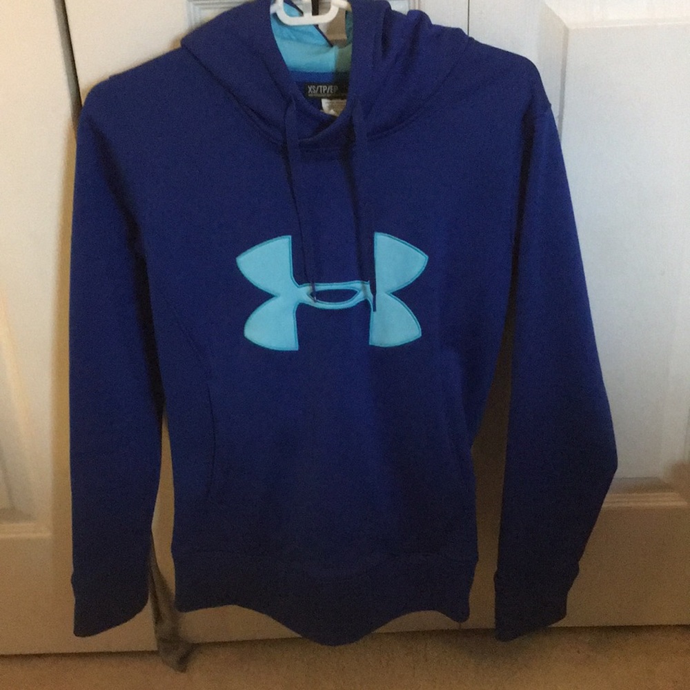 Women’s UA sweatshirt